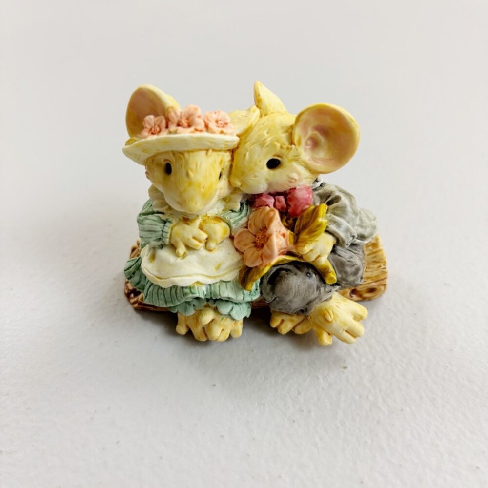 LITTLE CHEESERS Mouse Figurine Blossom & Hickory 1991 GANZ Sweethearts On Log